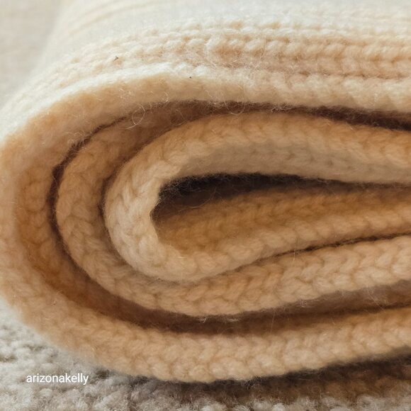 Johnstons Cashmere Scarf Ribbed Thick Ivory - Picture 12 of 13